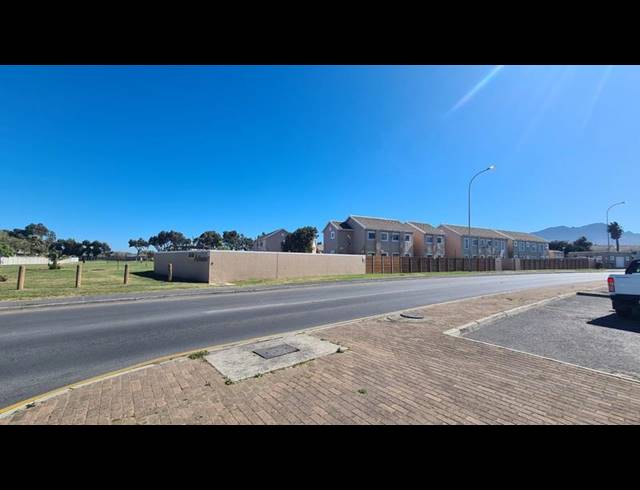 1 BEDROOM PROPERTY TO RENT IN STRAND CENTRAL